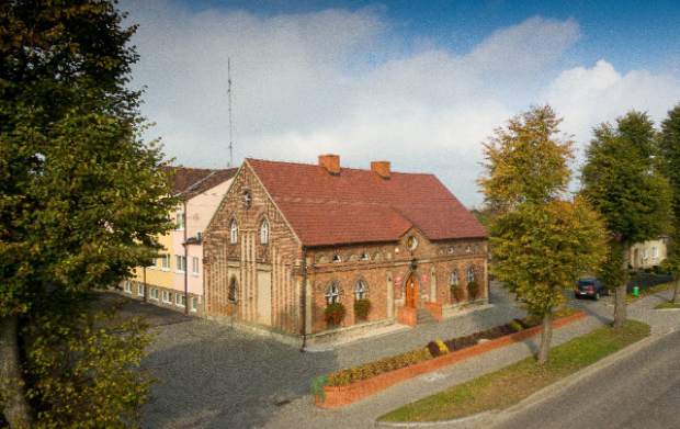 Pępowo Budynek z zewnątrz