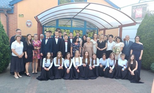 Zdjęcie do Uroczyste pożegnanie absolwent&oacute;w szk&oacute;ł podstawowych